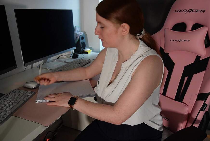 AuroraRed: Die Studentin, völlerei