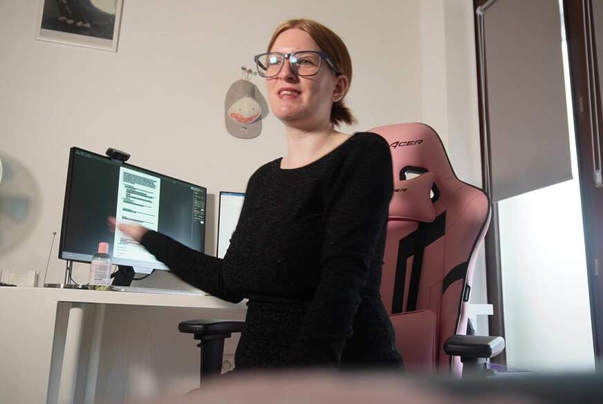 Sekretärin wird g**********t von AuroraRed