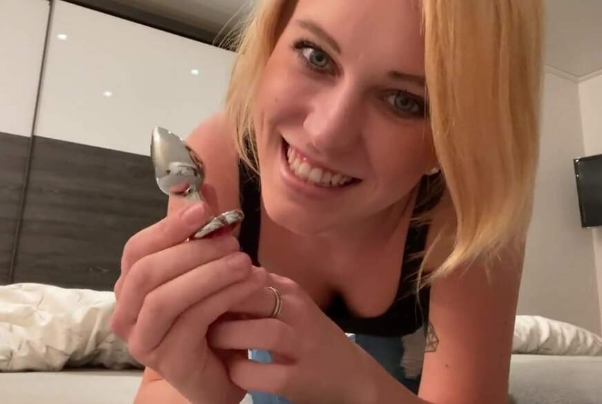 Nina-König: SO AUFGEREGT! MEIN ERSTES MAL A**lPLUG!