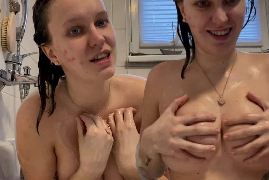 Nina-König: UNGENIERT SPANNEN! NINA NACKT IN DER BADEWANNE!