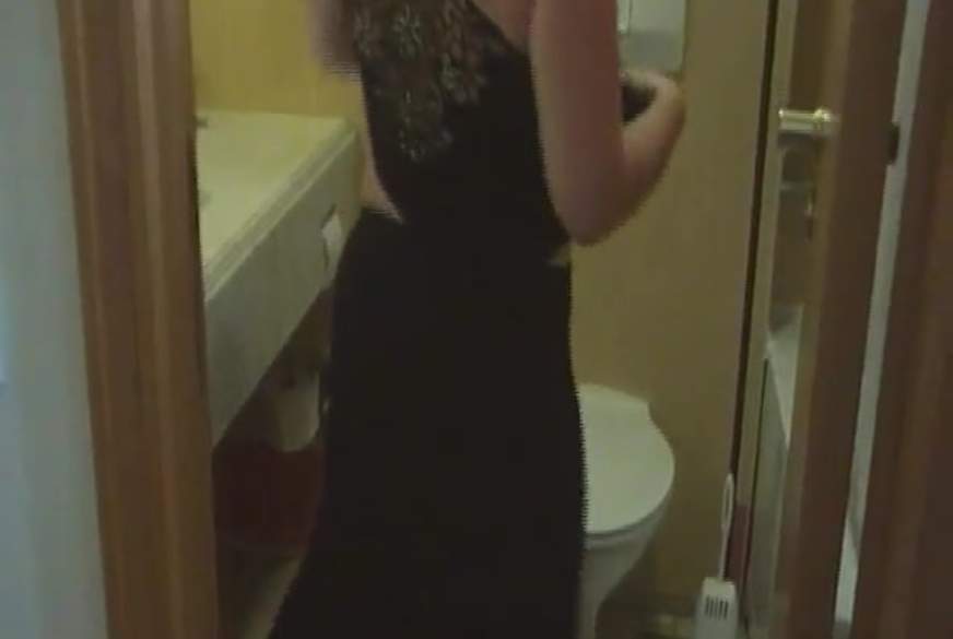 Lady-J: Pinkeln in der Dusche