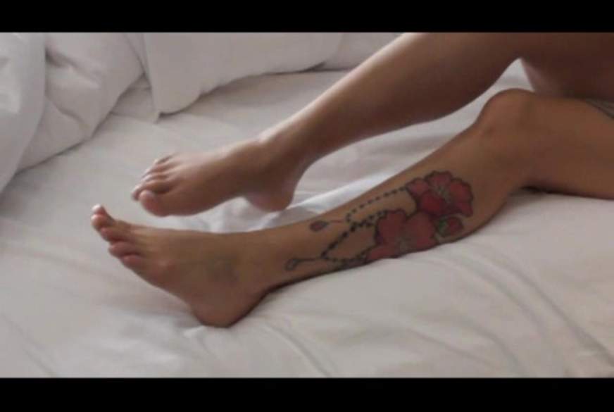 Schau zu wie ich meine süßen Füße lackiere von Monika-Famous pic3