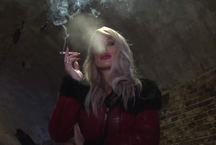CaleaToxic: Smoking Fetish Goddess