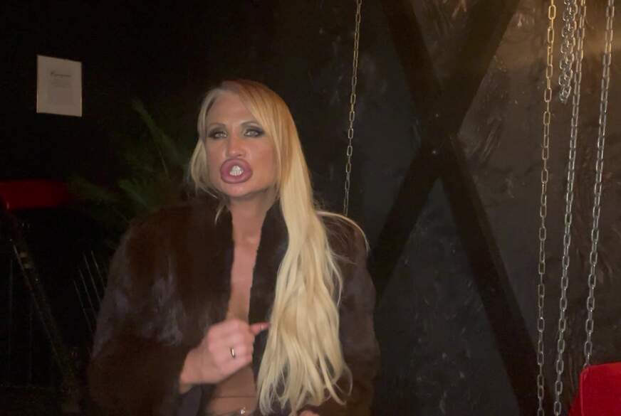 W***s für deine rauchende Göttin in Pelz von CaleaToxic