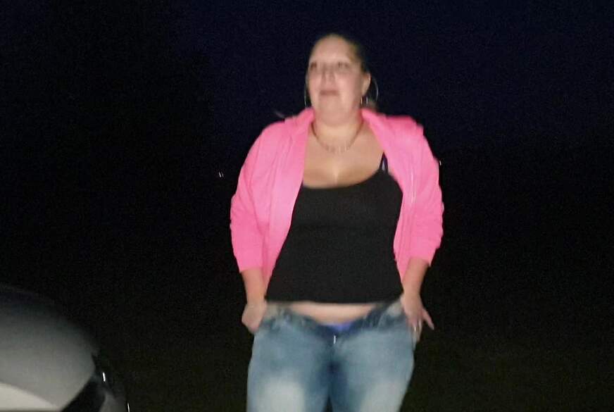 sexyjaqueline: Dampfender P**sstrahl in der Kälte