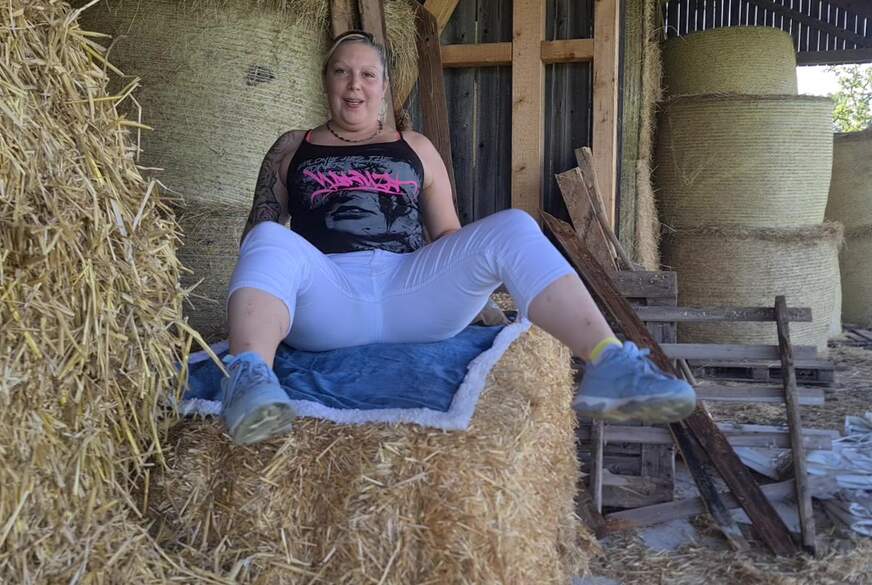 sexyjaqueline: Schmatzende Orgasmus F***e im Heustadl