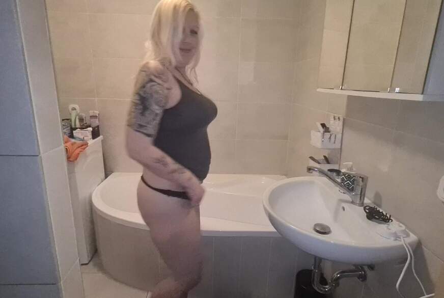sexyjaqueline: Geil durch meinen String g*****t!