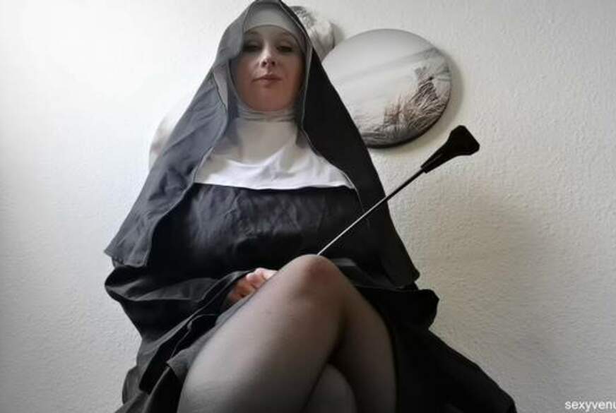 Anneliese ärgert die Kleinpimmelträger von sexyvenushuegel