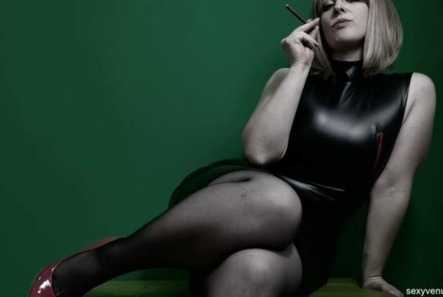 Göttin raucht - Genieße ihre Pause von sexyvenushuegel