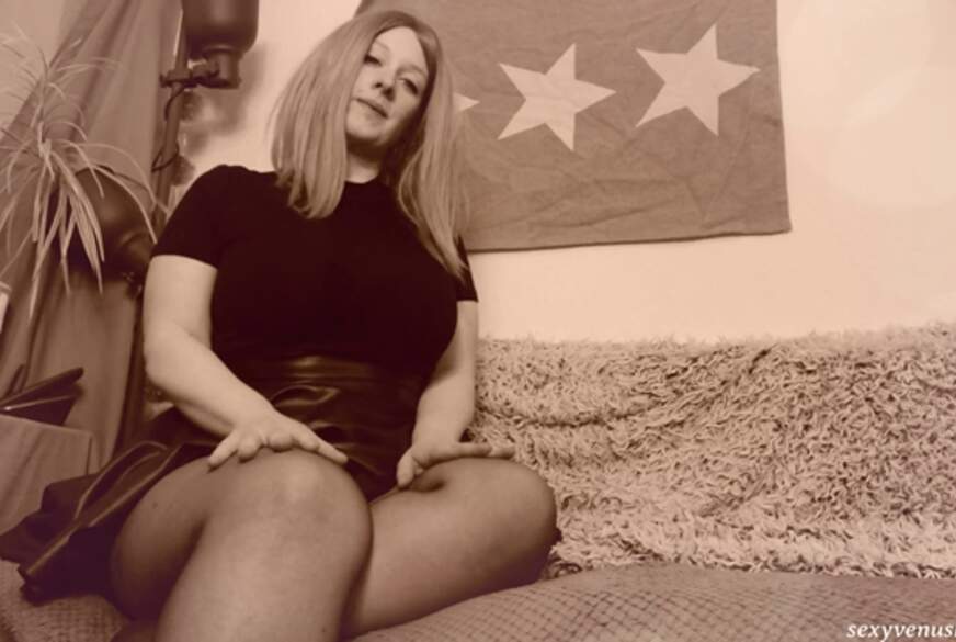 sexyvenushuegel: Deine Frau bei der Weihnachtsfe**r