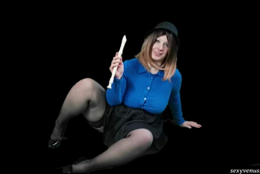 sexyvenushuegel: Flötistin zeigt haarige F***e