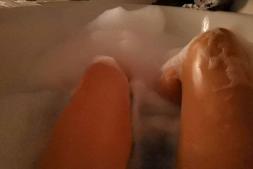 AntoniaPur: M****iBusch goes Schaumbad