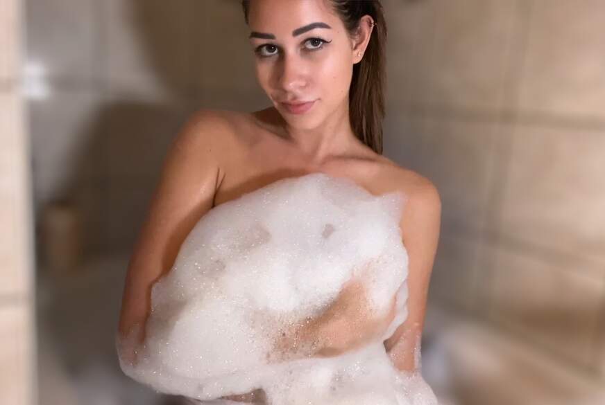 Lia-Fox: UFF! S********y ich bin so f****t!