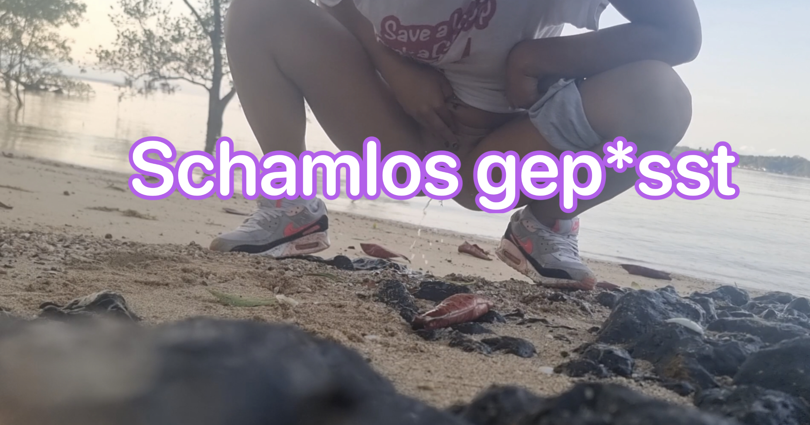 Schamlos am Öffentlichen Strand gepisst Ich war am Strand unterwegs und es gab einfach keine Toilette…meine  Blase hat so doll gedrückt, dass ich nicht anders konnte, als sie schnellstens zu entleeren ;)
Ich hoffe dir gefällt es wie meine Pussy ausläuft 

#pie #pi #pissen #toilete #pinkeln #natursekt #natur #public #öffentlich #pussy #ebony #geilerarsch #pussy #amateur