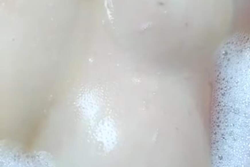 J******u979: Ich in der badewanne - teil 1