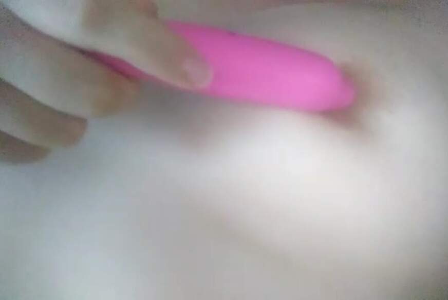 ich befriedige mich mit meinem delfin vibrator von J******u979 pic2