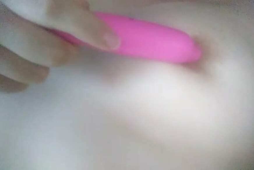 J******u979: ich befriedige mich mit meinem delfin vibrator