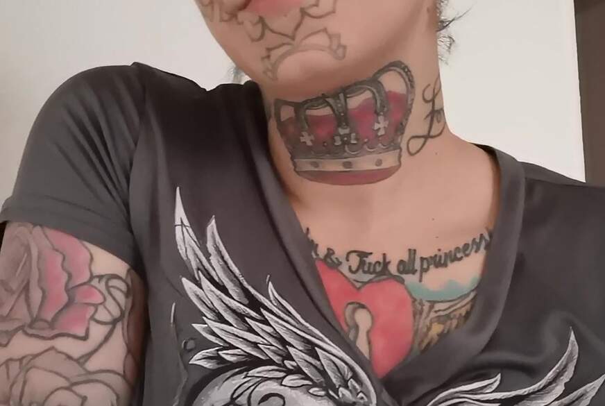 Titten Und Banane lutschen von FaceTattooGirl pic1