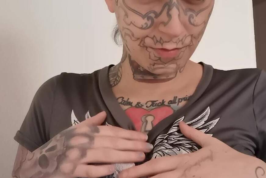 Titten Und Banane lutschen von FaceTattooGirl pic2