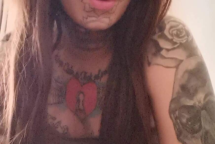 Mein 1. Mal mit Gurke g*****t Teil 2 von FaceTattooGirl