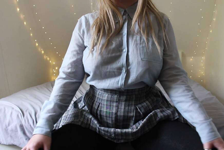 Sexy Blondine zieht sich für dich aus von Amethyst22