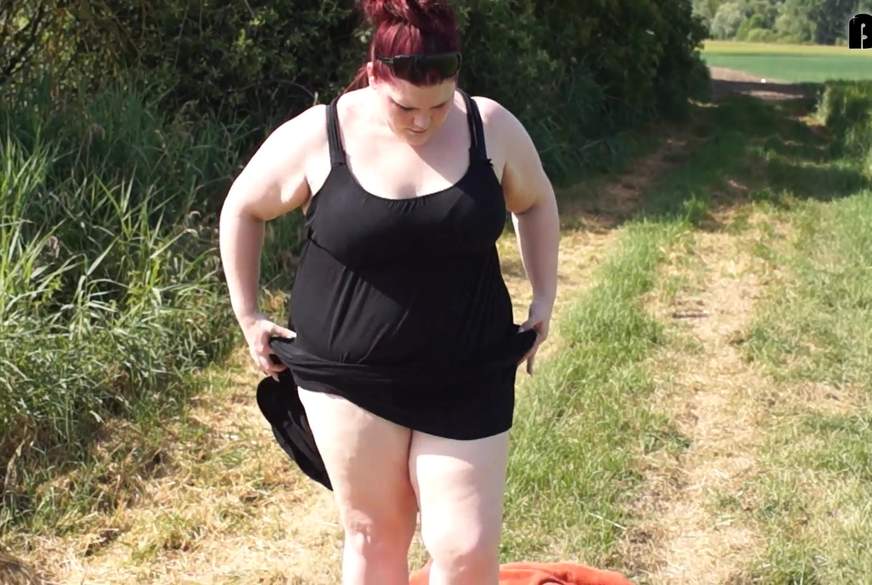 BBW-Princess: BBW OUTDOOR DILDO F**k