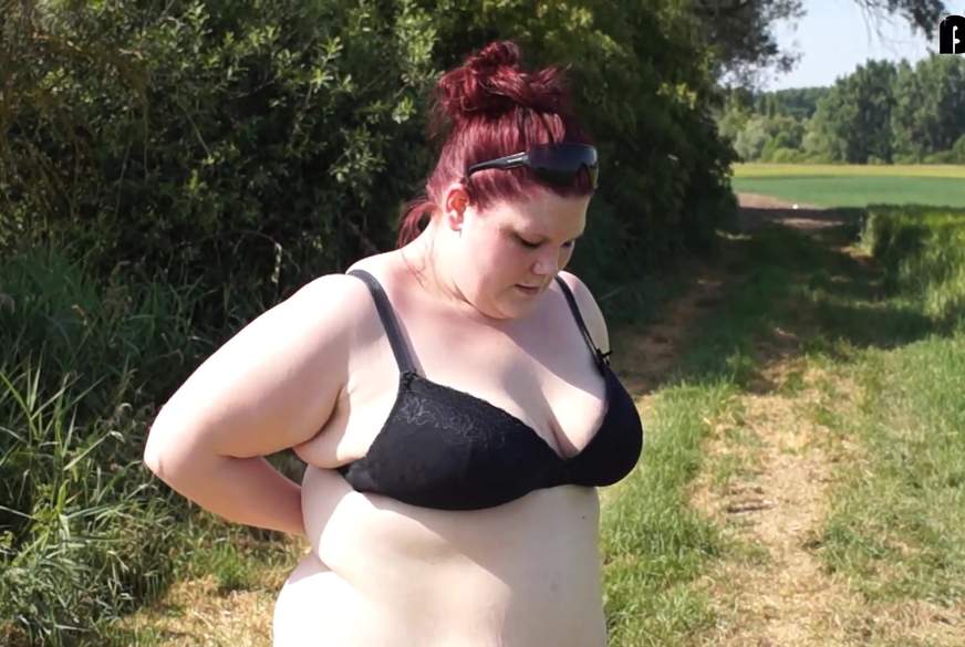 BBW-Princess: BBW OUTDOOR DILDO F**k