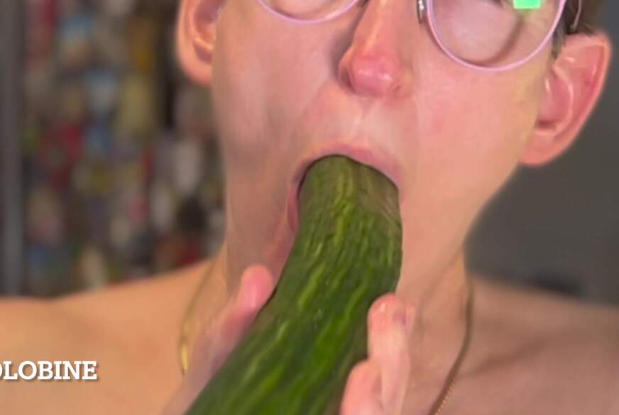 mit einer Gurke g*****t von sexy-Bine pic2