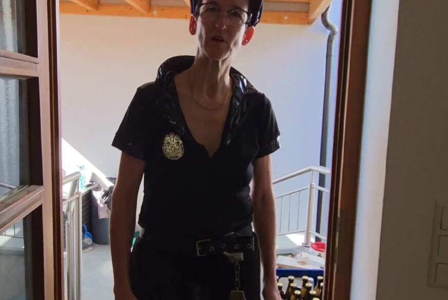 sexy-Bine: Polizeieinsatz bei frechem Typen