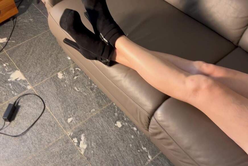 sexy-Bine: gekocht hab ich nichts, aber schau mal, was mir im A***h steckt