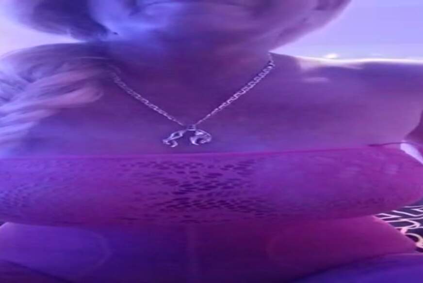 Maja-Reitner: Titten massieren !