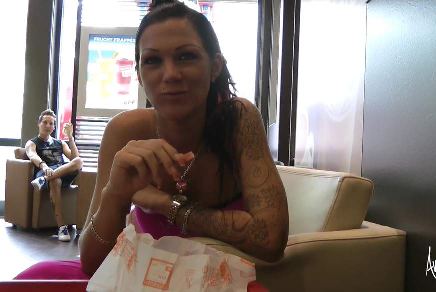 AmyRed: Spontan Dre**r bei McD