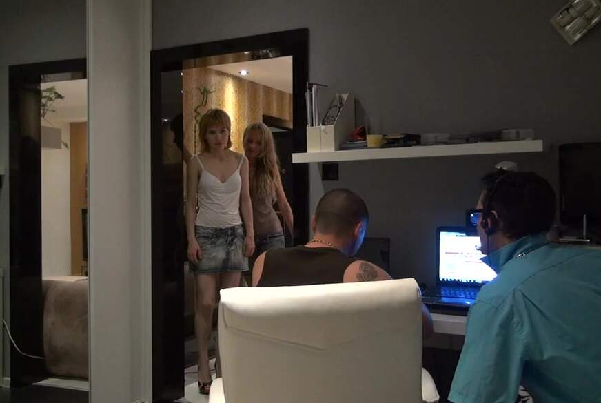 LuckyB-stard: 2 blonde F******n beim Casting!