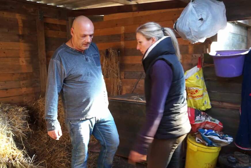 MaviePearl: Alten, geilen Knecht im Stall g*****t