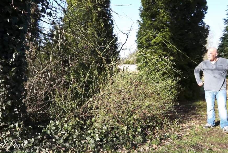 MaviePearl: Golden Shower für alten geilen Bock von Stallknecht!