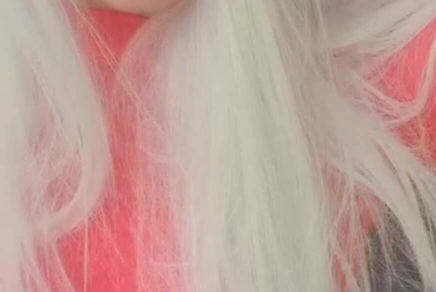 Platin-Queen: Geiler NS CLIP im RED NYLONCATSUIT