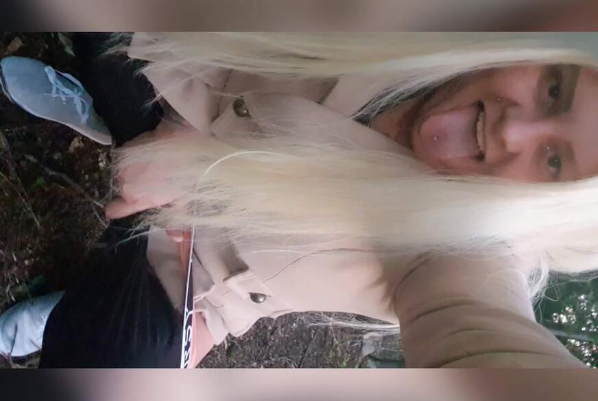 Platin-Queen: Kleiner NS Spaziergang im Wald