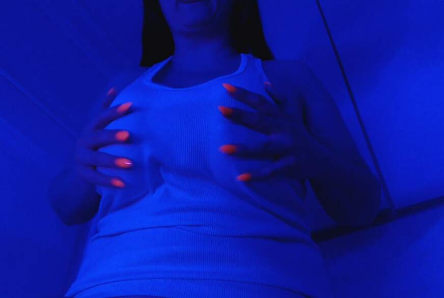 Malcia: Brustmassage