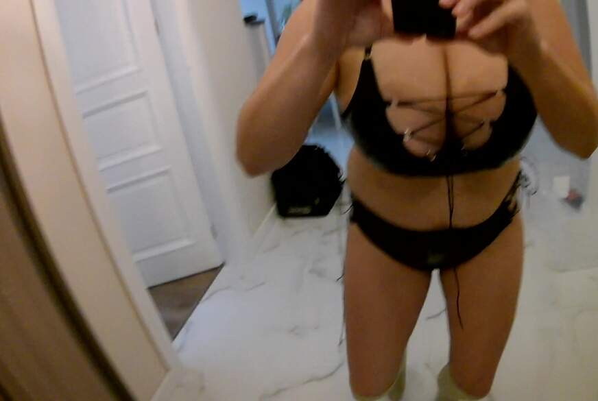 Malcia: Weibchen in Latex