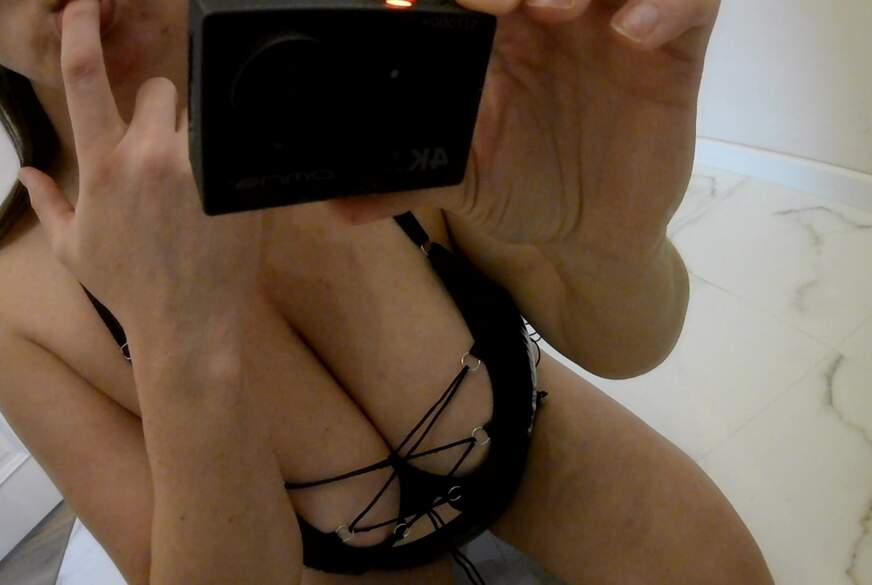 Malcia: Weibchen in Latex