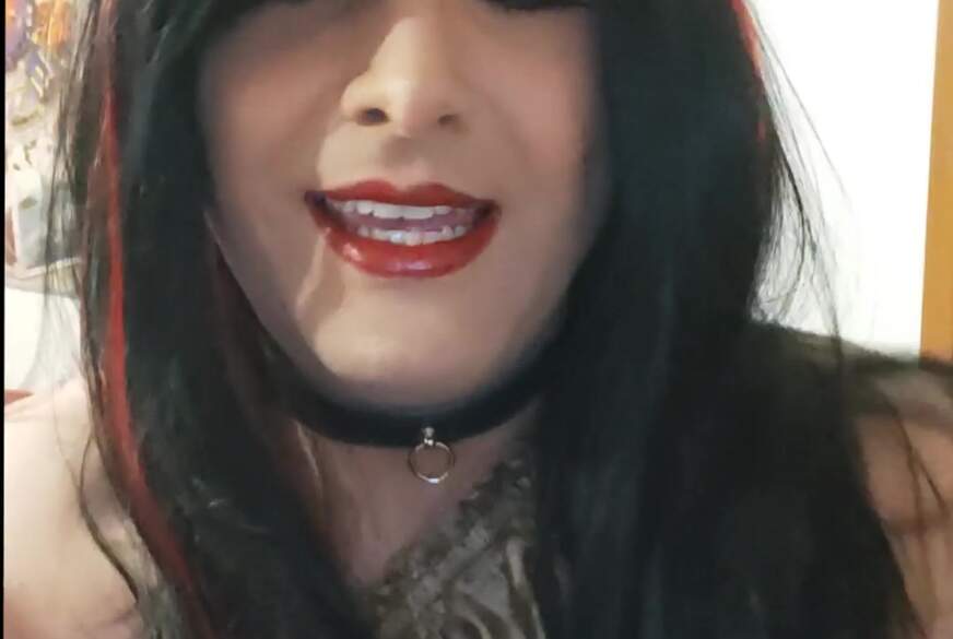 Rubberdollive: Die Devote kleine 2l**h S***e zeigt euch etwas