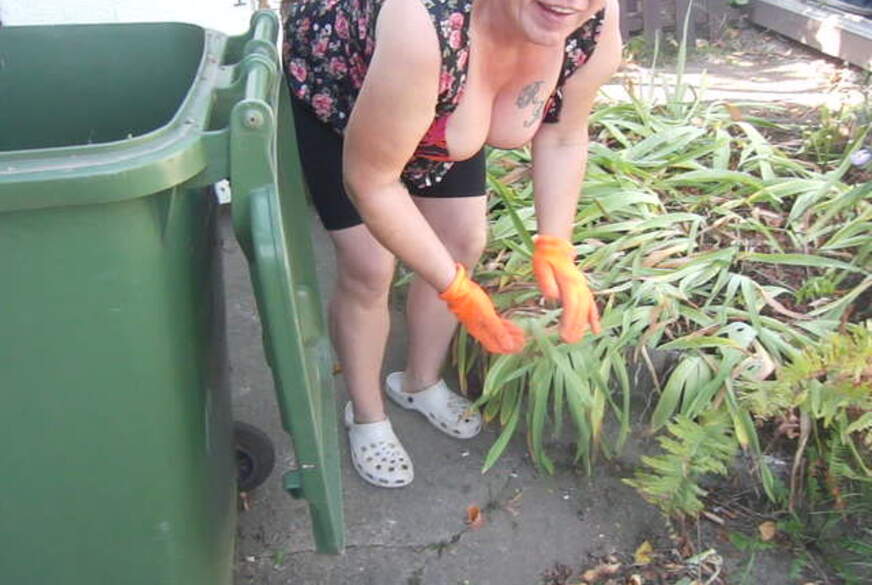 elbluder: Titten im Garten