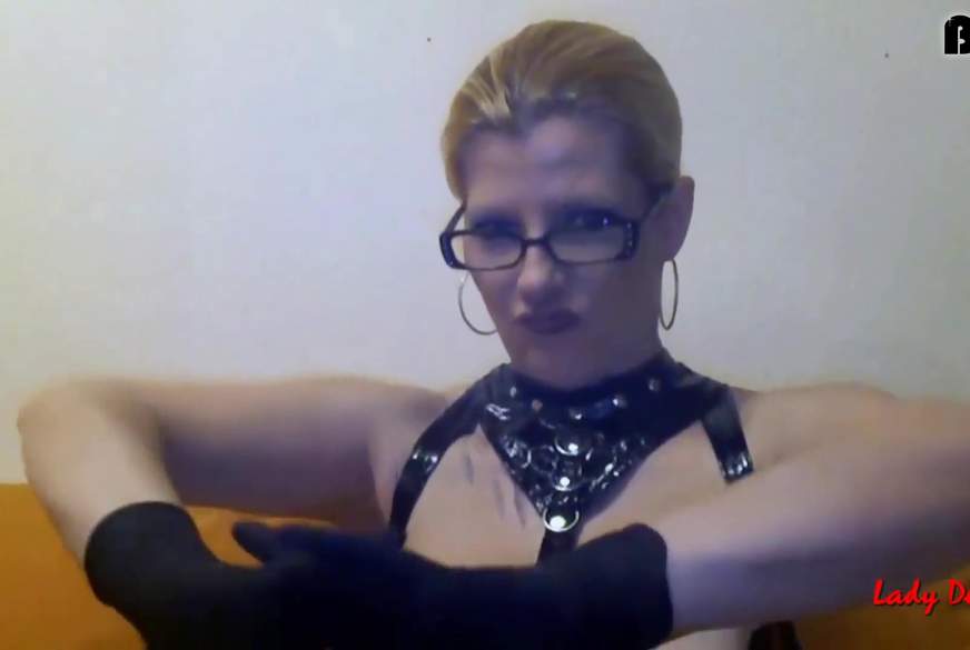 LadyDoro: Antreten zum A********n!