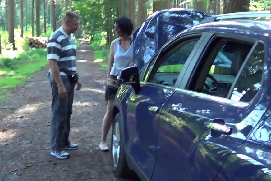 Sexy-Noemi: die Autopanne