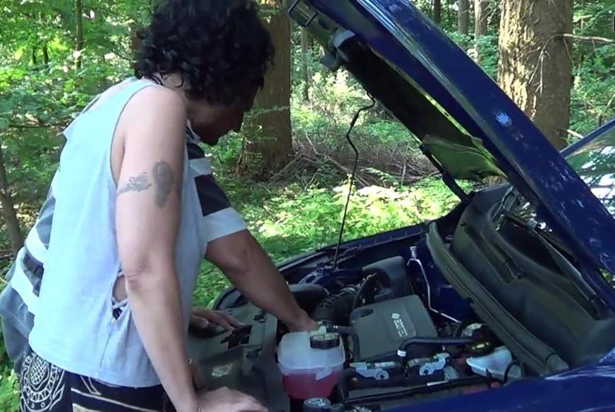 Sexy-Noemi: die Autopanne