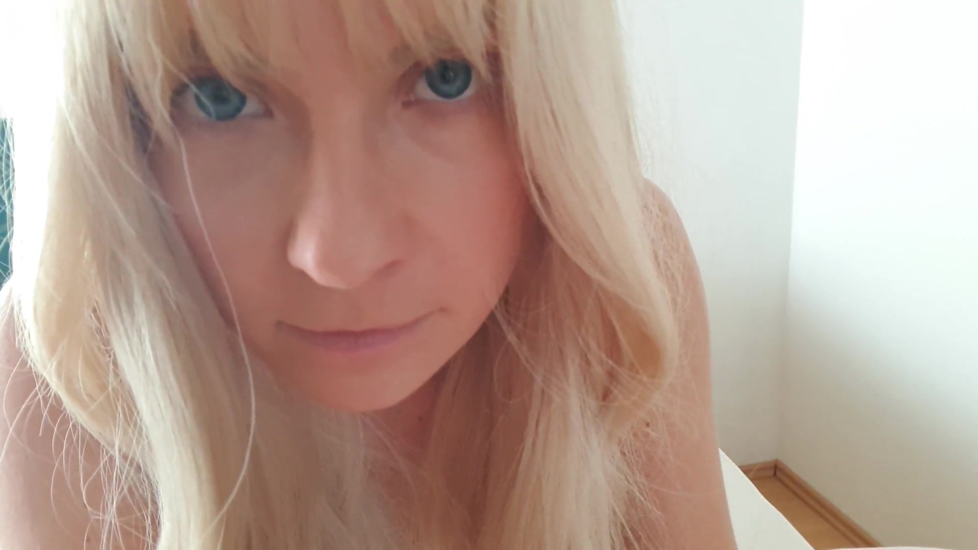 Ich war sooo aufgeregt und geil zugleich, das kann ich euch gar nicht sagen! Das Gefühl das die Kamera läuft und du mir zuschauen kannst, hat mich aber noch mehr angeheizt und ich hatte einen richtig geilen Orgasmus!