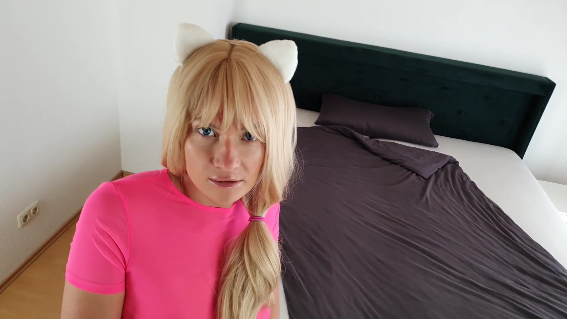 Schaue mir während der #nahaufnahme zu wie ich seinen großen und leckeren Schwanz ausgiebig lutsche und er mir anschließend noch meinen geilen Po versohlt, bevor er mich richtig hart abwechselnd AO meine enge Muschi und mein enges Arschloch fickt! Schaue zu wie mir der Mistkerl voll auf den Arsch spritzt und mein Arsch voller Sperma ist! Mann, war das eine riesen Sauerei! Sag mir gerne, wie du den Film findest? ;) Ich wünsche dir viel Spaß beim anschauen ;)

#blasen #pov-videos #blond #anal #geilerarsch #teens