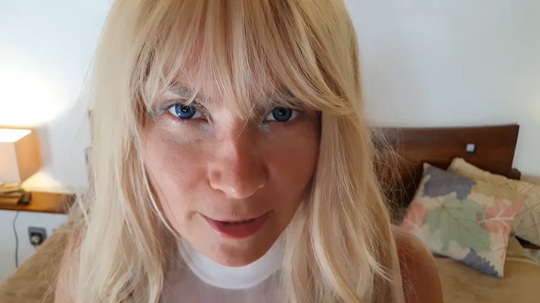 Hobbyhure aus Leidenschaft! Jeder USER darf mich OHNE GUMMI ficken! Lasse mich bitte deine geile kleine Hobbyhure sein! Ich bin so Schwanzgeil, dass ich deinen geilen und harten Schwanz richtig geil lutsche und ihn ganz tief in den Mund nehme! Deinen geilen Schwanz nehme ich so richtig geil zwischen meine Titten und ficke ihn so richtig geil! Tittenfick der Extraklasse! Das wird dir gefallen ;) Du darfst dich heute mal so richtig austoben! Ich mache das was deine Frau Zuhause nicht mit sich machen lässt! Ich bin sooo unfassbar Spermageil!! Also spritze mich bitte so richtig geil voll!! Fick mich richtig geil durch und wichse mir so richtig geil in meine Pussy, dass macht mich total wuschig und geil! Wie gefällt dir das? ;)