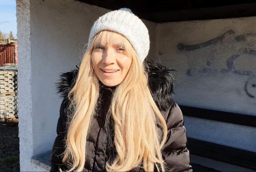 Lea-Stern: OMG! USER an Bushaltestelle ABGESCHLEPPT! Geht das doch zu weit? USER S*****t VOLL REIN!