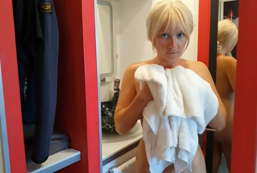 Lea-Stern: Kaum ist der S**n weg, b****t mich gleich Stief P**i. Doppel-b******g meiner T**np***y! Beide s****z